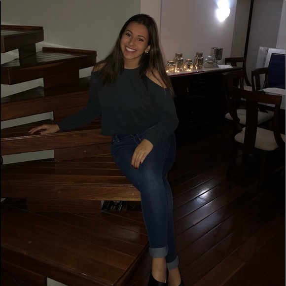 Meet your Posher, Andrea - Picture 1 of 1